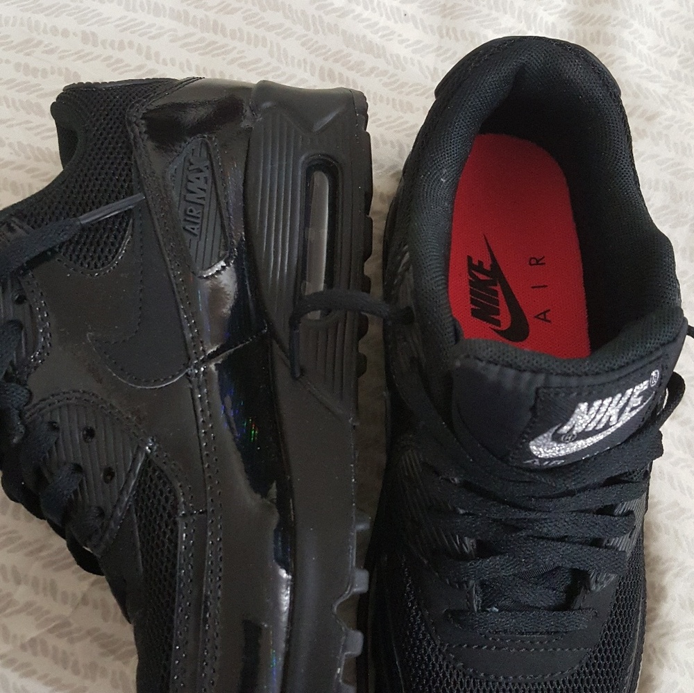 Black nike sneakers